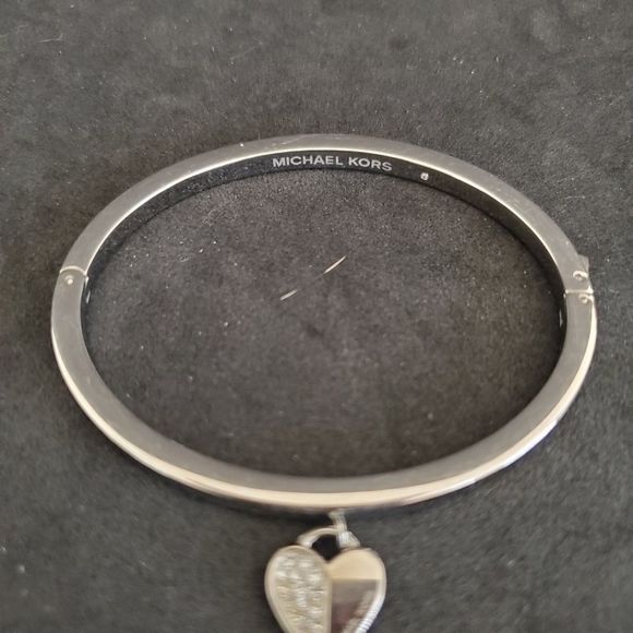 Michael Kors Bangle Bracelet with heart charm - Picture 5 of 10